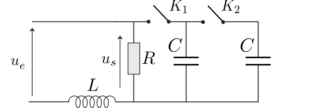 Schéma du filtre : une tension d'entrée ue alimente une bobine L en série ; la sortie us est prise aux bornes du résistor R ; en parallèle de R, un premier condensateur C via l'interrupteur K1, puis un second condensateur C via l'interrupteur K2.